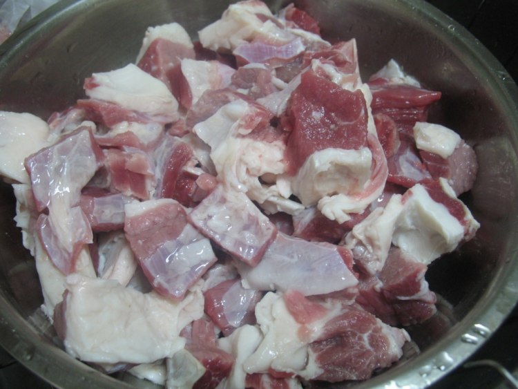 红酒炖牛肉步骤1