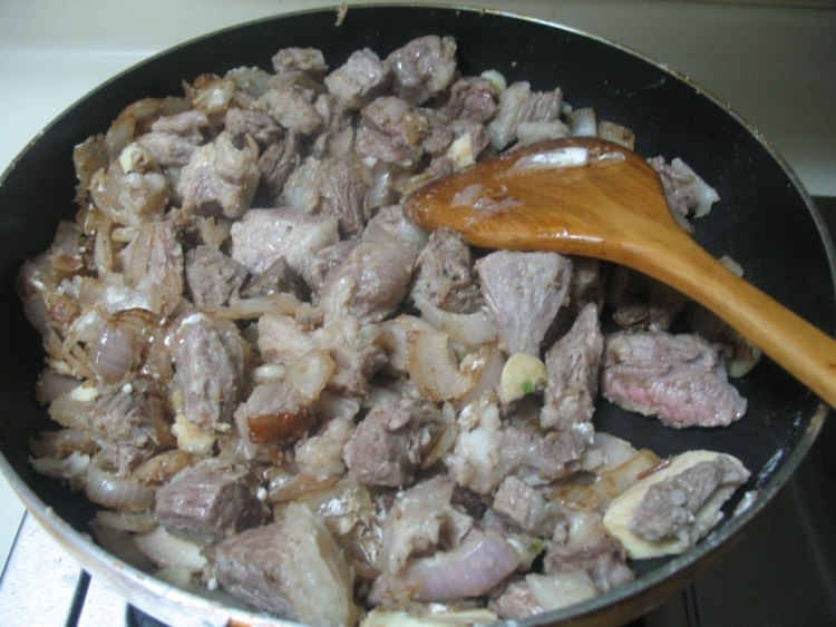 红酒炖牛肉步骤6