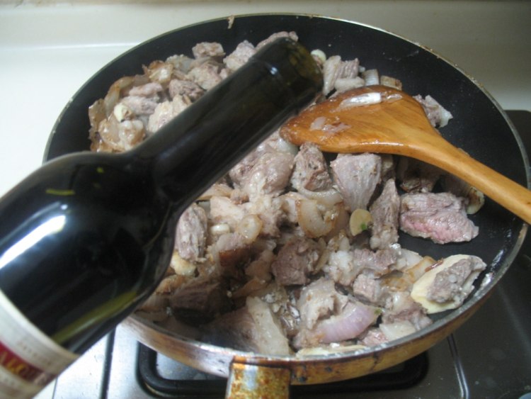 红酒炖牛肉步骤7
