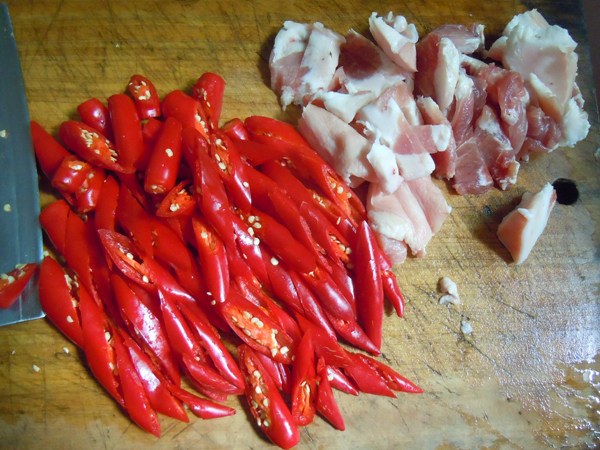 肉片炒辣椒步骤2