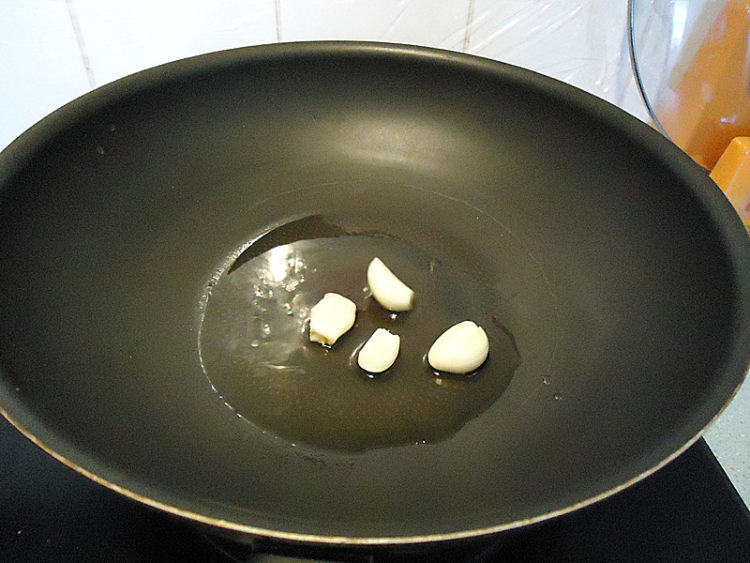 羊肉炒秋葵步骤3