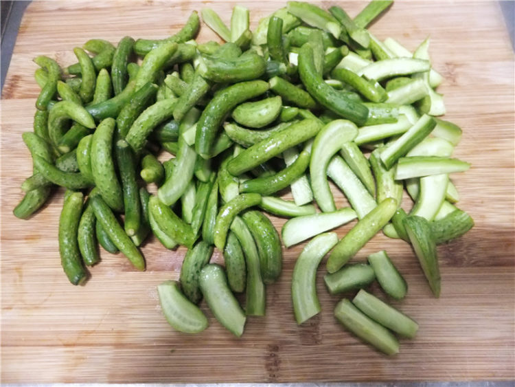 腌黄瓜辣椒咸菜步骤5