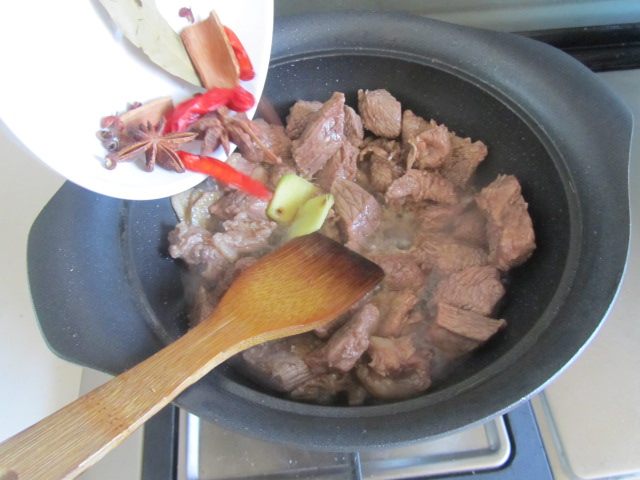 牛肉烧花菜步骤4