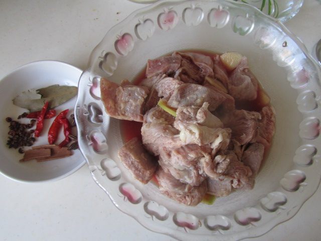牛肉烧花菜步骤2