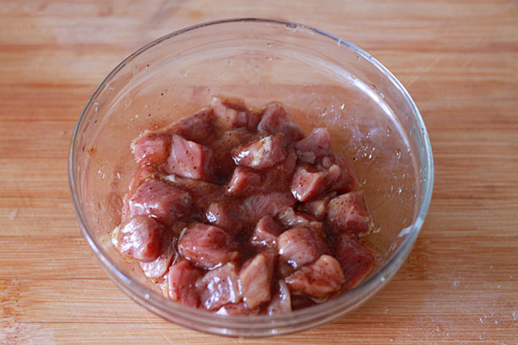 火龙果黑椒牛肉粒步骤3