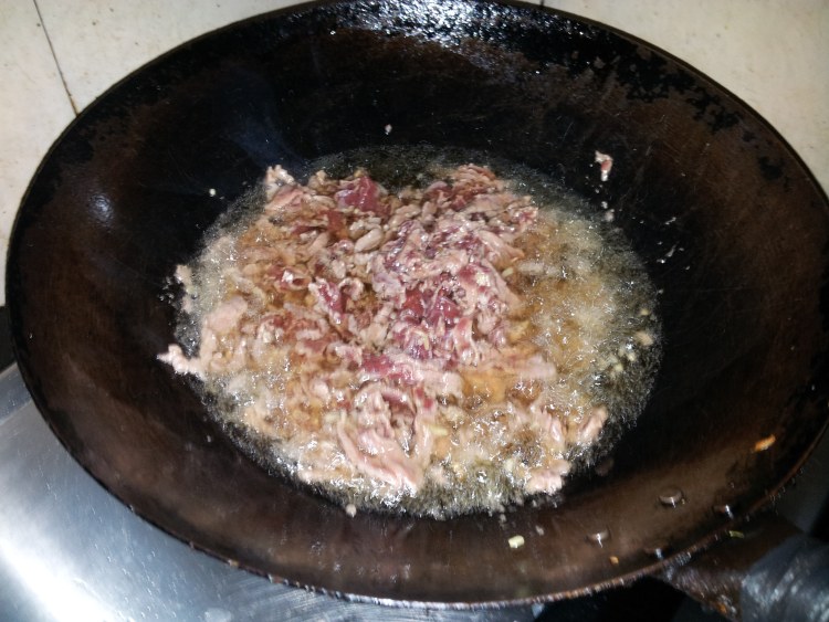 芹菜冬笋炒牛肉步骤4