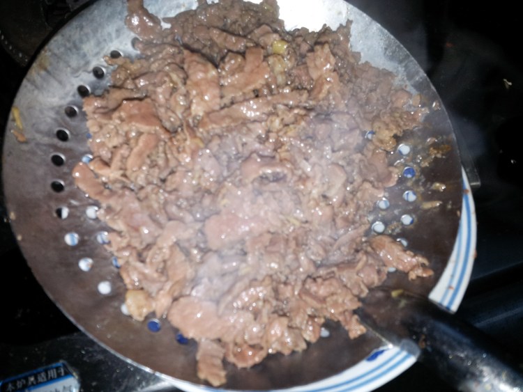 芹菜冬笋炒牛肉步骤5