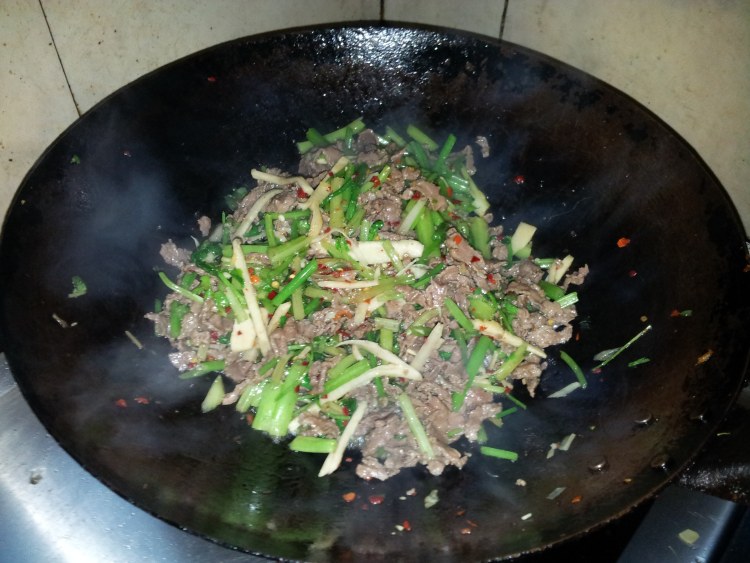 芹菜冬笋炒牛肉步骤8
