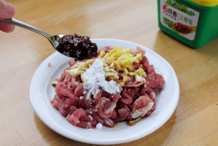 胡萝卜羊肉炒鸡蛋步骤3