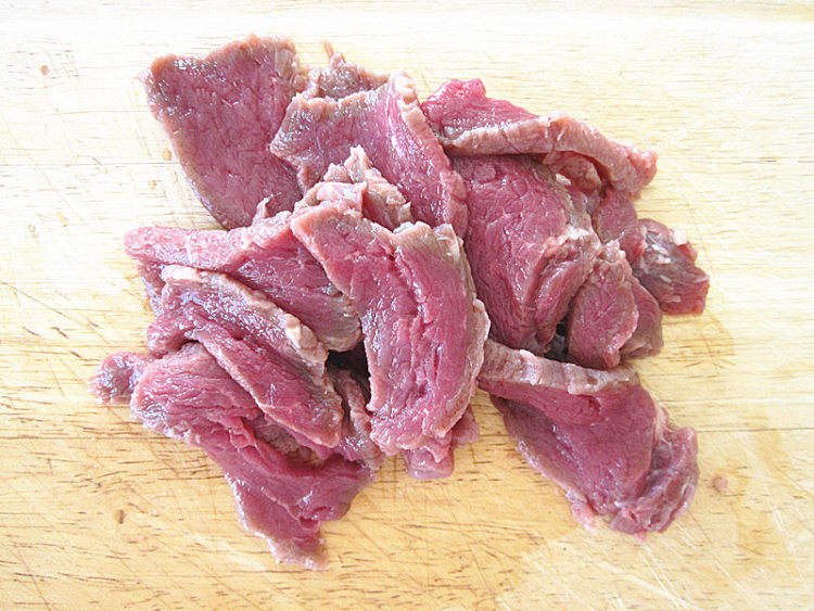 XO酱炒牛肉洋葱芦笋步骤1