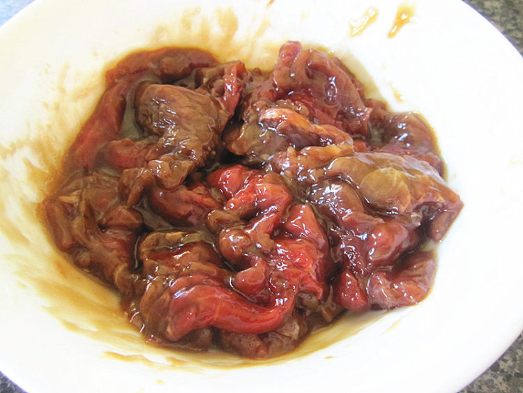 XO酱炒牛肉洋葱芦笋步骤2