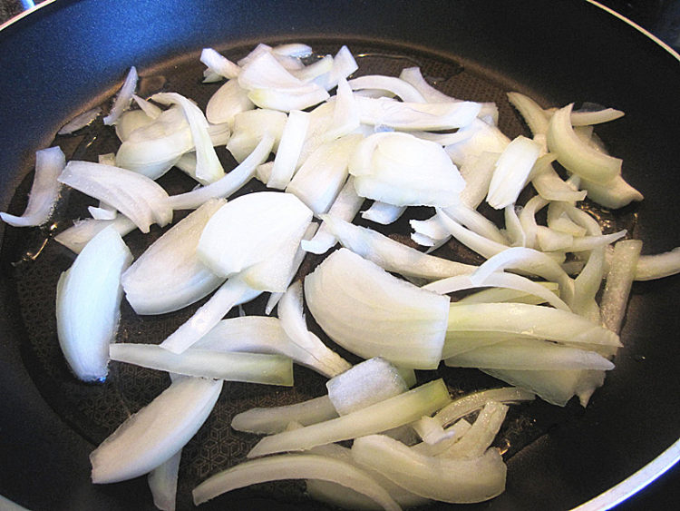 XO酱炒牛肉洋葱芦笋步骤5