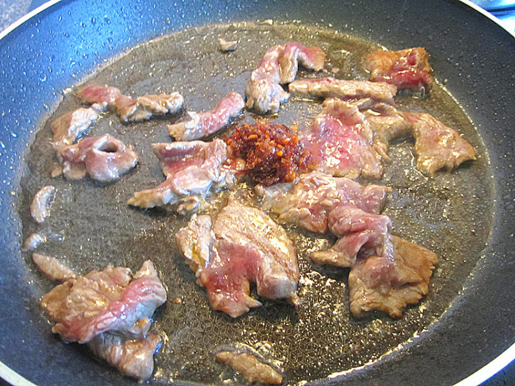 XO酱炒牛肉洋葱芦笋步骤9
