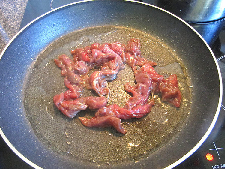 XO酱炒牛肉洋葱芦笋步骤8