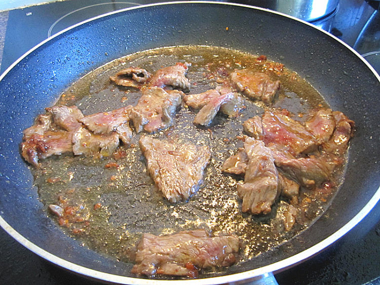 XO酱炒牛肉洋葱芦笋步骤10