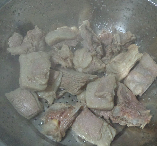 羊肉山药煲步骤5