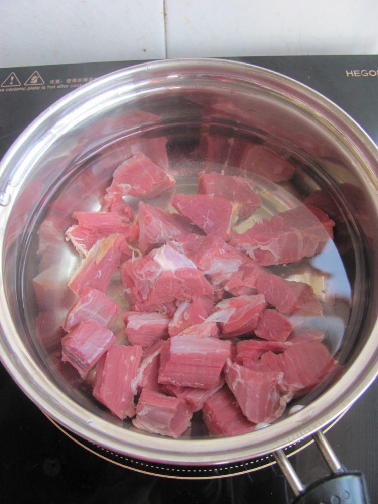 红酒烩牛肉步骤2