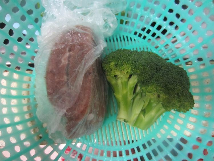 辣酱西兰花牛肉步骤1