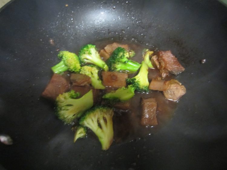 辣酱西兰花牛肉步骤8