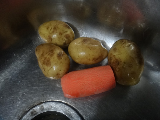 炒土豆箩卜丝步骤1