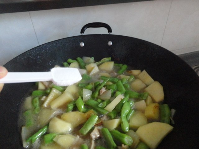 四季豆炒土豆步骤8