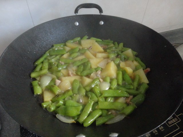 四季豆炒土豆步骤9