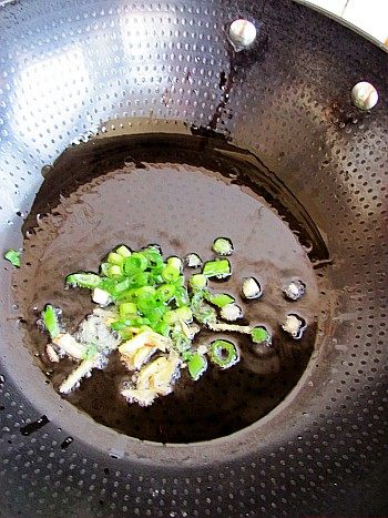 蚝油炖萝卜步骤3