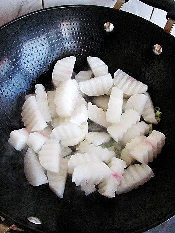 蚝油炖萝卜步骤4