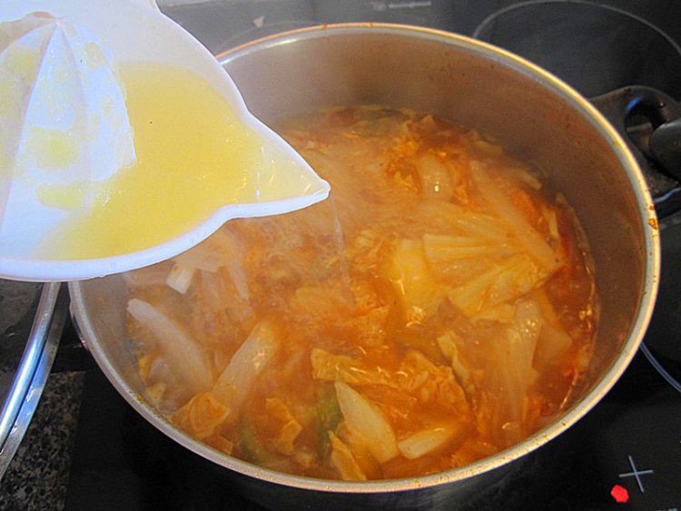酸辣酱料大白菜汤步骤12