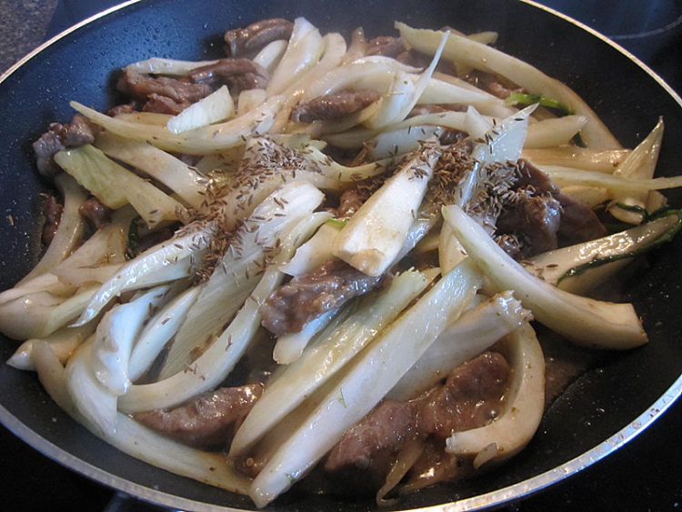 茴香头炒羊肩肉步骤8