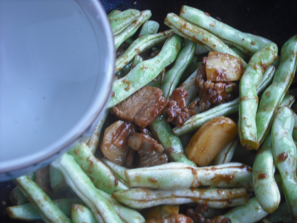 炖芸豆土豆肉片步骤8