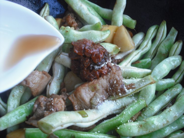 炖芸豆土豆肉片步骤7