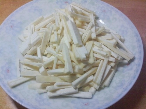 辣椒杏鲍菇炒肉步骤1