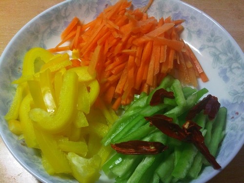 辣椒杏鲍菇炒肉步骤2