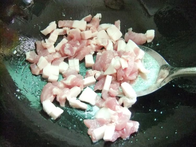 五花肉炖四季豆步骤2