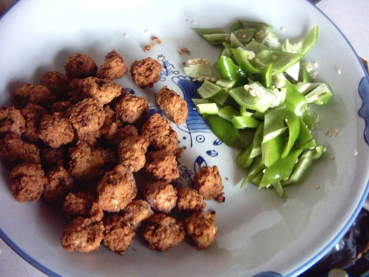 土豆片炖干豆腐步骤3