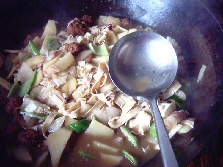 土豆片炖干豆腐步骤11