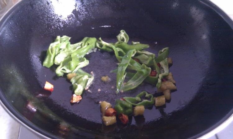 土豆烧鸡爪步骤4