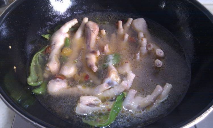 土豆烧鸡爪步骤6