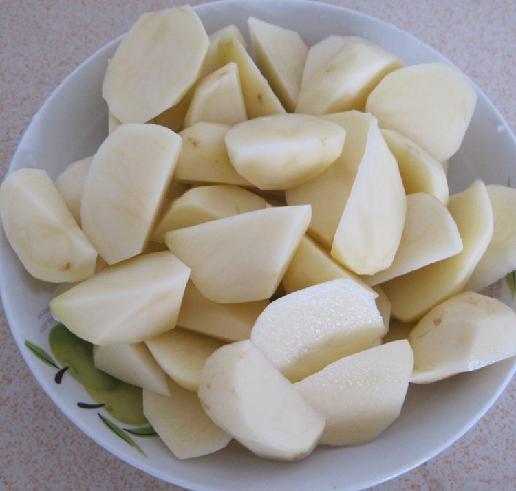 土豆烧鸡肉步骤2