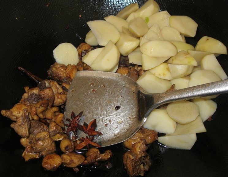 土豆烧鸡肉步骤7