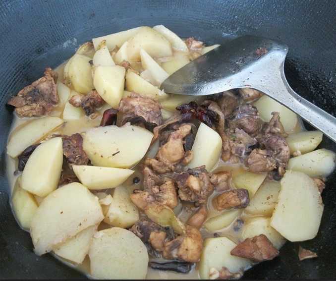 土豆烧鸡肉步骤10
