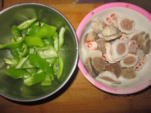 肉丸土豆片步骤1