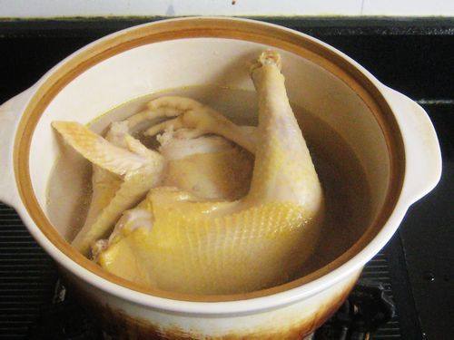 枸杞土豆草鸡煲步骤4