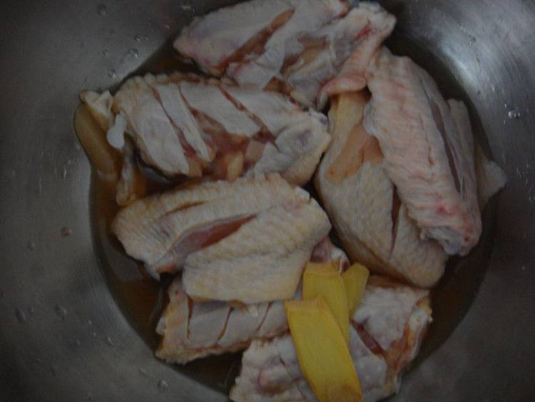 家常咖喱土豆鸡翅步骤1