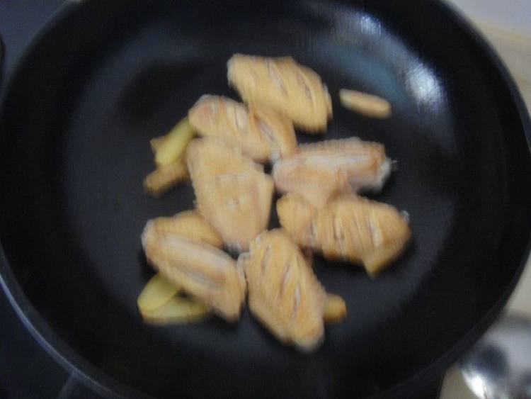 家常咖喱土豆鸡翅步骤3