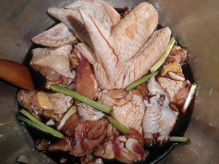 土豆炖鸡翅步骤1