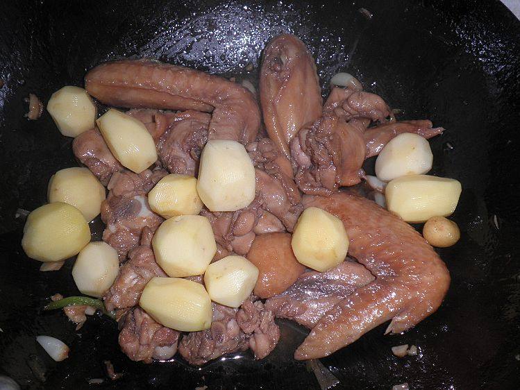 土豆炖鸡翅步骤6