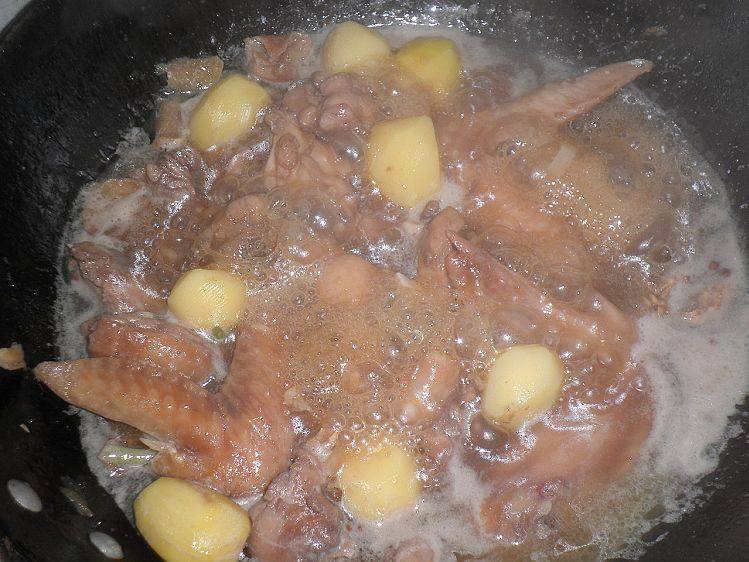 土豆炖鸡翅步骤8