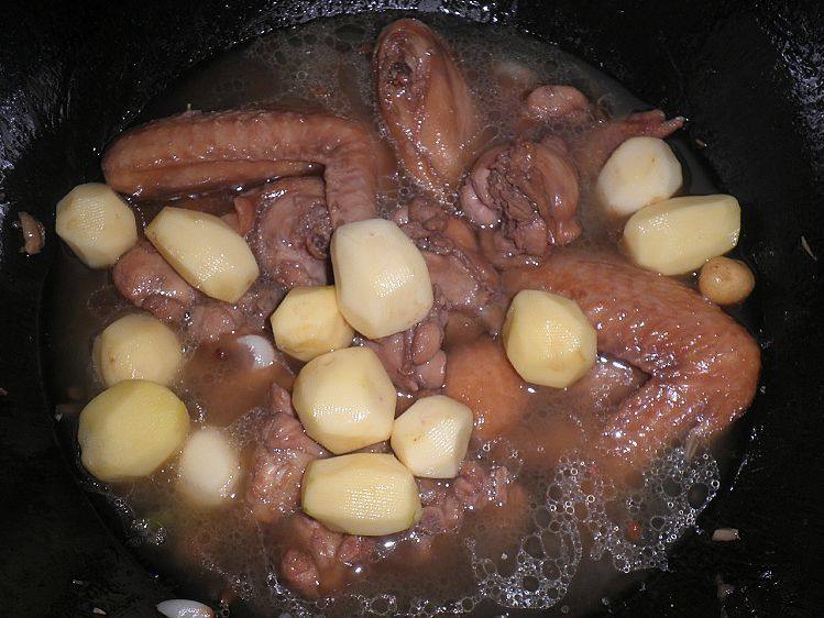 土豆炖鸡翅步骤7